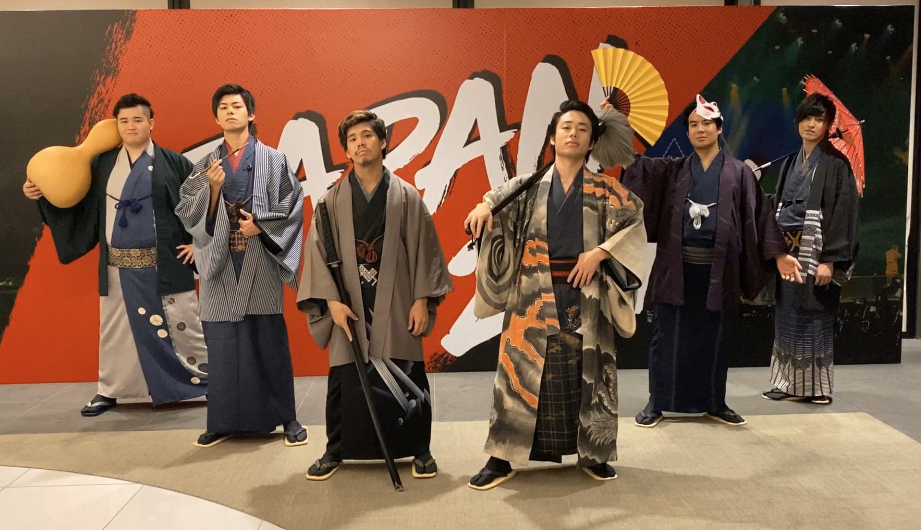 シルクロード Fischer S みんな ありがとう 無事ytff19終了いたしました 今回はこんな感じの和装になりました ぼくがデカい筆を持ちたくて 無理やりコレにいたしました あはは 明日から色々みんなに報告してきます すでにとった動画も
