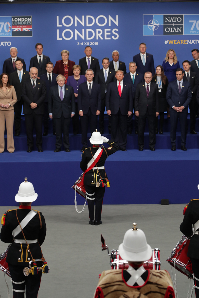 DefenceHQ's tweet image. The UK Armed Forces are supporting the @NATO Leaders Meeting today with ceremonial duties. Drummers from the Band of HM Royal Marines entertained the #NATO leaders before the meeting. #WeAreNATO | #NATOLondon