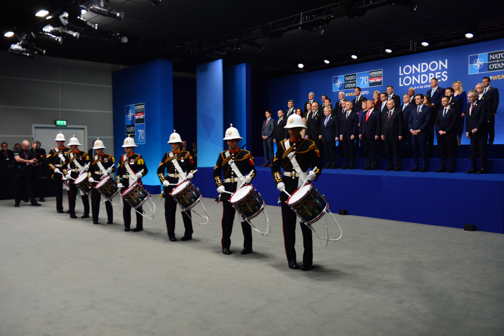 DefenceHQ's tweet image. The UK Armed Forces are supporting the @NATO Leaders Meeting today with ceremonial duties. Drummers from the Band of HM Royal Marines entertained the #NATO leaders before the meeting. #WeAreNATO | #NATOLondon