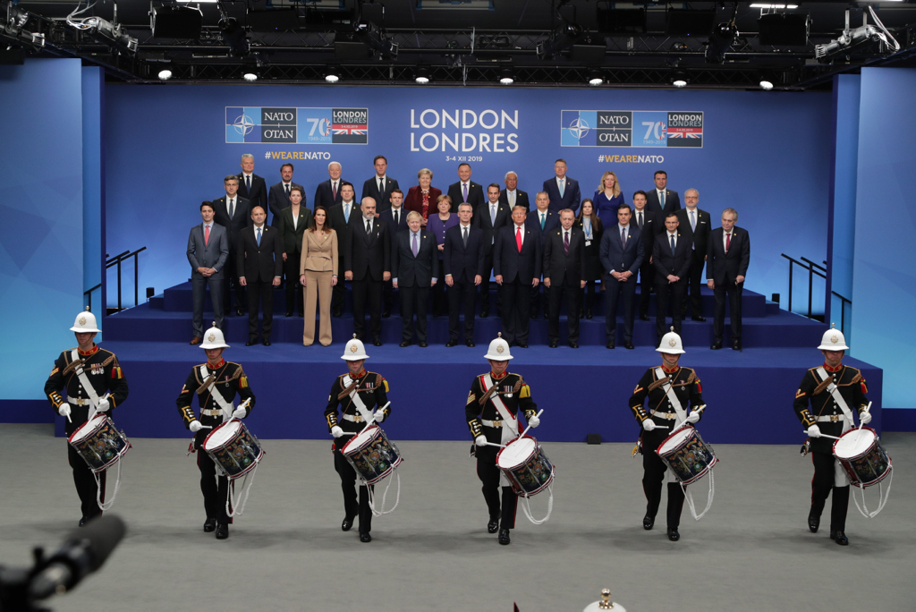 DefenceHQ's tweet image. The UK Armed Forces are supporting the @NATO Leaders Meeting today with ceremonial duties. Drummers from the Band of HM Royal Marines entertained the #NATO leaders before the meeting. #WeAreNATO | #NATOLondon