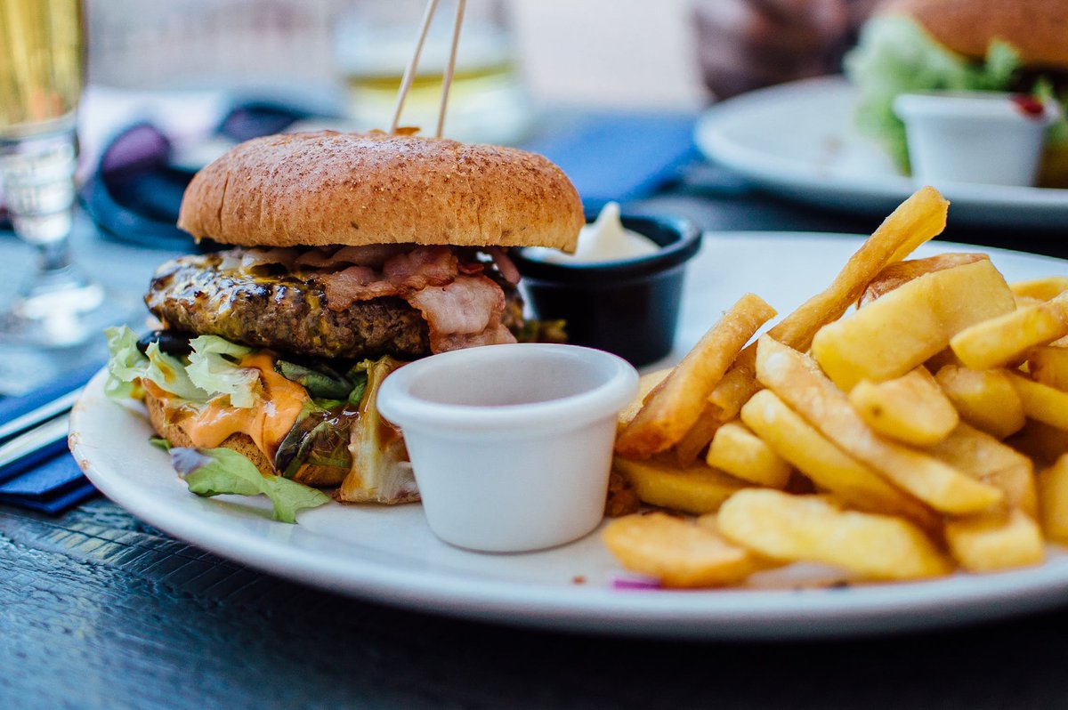 bydaylife's tweet photo. Daily SDI (#SimpleDinnerInspiration #SDI)
Burgers!
EZ Shopping list: Buns, burger/ground meat, frozen fries, OPTIONAL: cheese, lettuce, tomatoes, onions, pickles. (make sure you already have condiments)
---
We send daily SDIs cuz every idea helps. https://t.co/KDkqDwQv4z