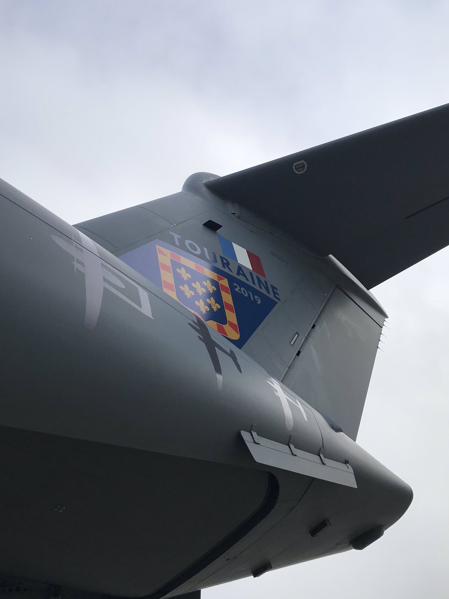 Contente d’accueillir mes collègues de <a href="/AN_Defense/">Commission de la Défense</a> et de l’<a href="/IHEDN/">IHEDN</a> à la BA <a href="/105Evreux/">Base aérienne 105 Evreux</a>. Ce rendez-vous annuel rassemble les moyens et les missions de l’armée de l’air.
Fière de nos #militaires - merci à l’ensemble du personnel pour son accueil et aux différentes unités mobilisées.