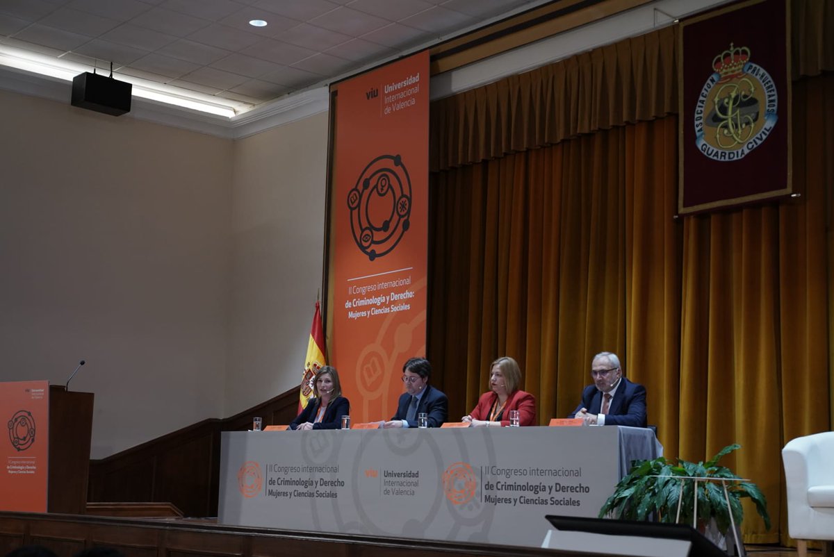 UniversidadVIU's tweet image. Ángel Collantes, Decano del @ColegioCrimMad, se refiere al II Congreso Internacional #CriminologíayDerechoVIU destacando la enorme la labor educadora que ha realizado durante estos 3 días. &quot;Si tenemos criminólogos en la calle cambiaremos la sociedad&quot;.
