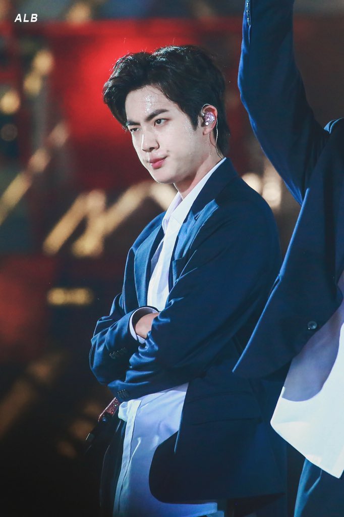 ALittleBraver92's tweet photo. 191204 MAMA #Jin #진 #석진 #김석진 @BTS_twt https://t.co/njHCs8nJcq
