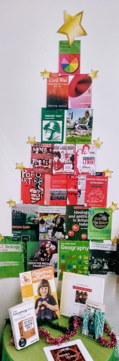 MarpleLRC's tweet photo. Come in and warm up on your studying @MarpleLRC @MarpleSFC 
#feelingfestive #study #notlong 
#read #librarylife #books #librarydisplay 🎅🤶☃️🏂❄️ https://t.co/PqgB8qcEfF