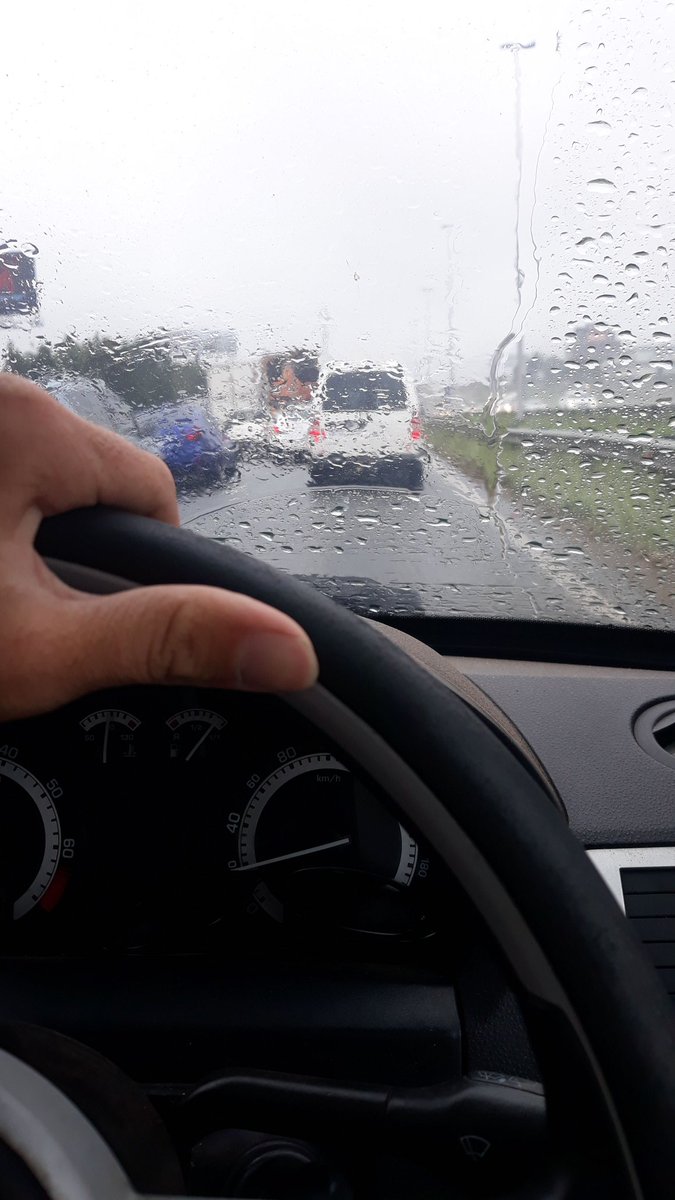 AlexHowden7's tweet image. Driving in the rain... no thank you