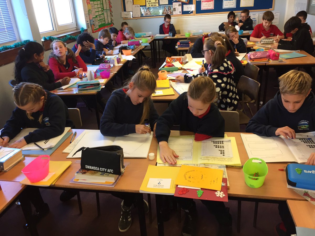 Hendrefoilan's tweet photo. A busy morning for Year 5! We have been extracting key information from a table to help us solve problems about The Great Plague of 1665! 

#hdfpy5 #hdfphumanities #hdfpnumeracy https://t.co/9KtDSAnRaS