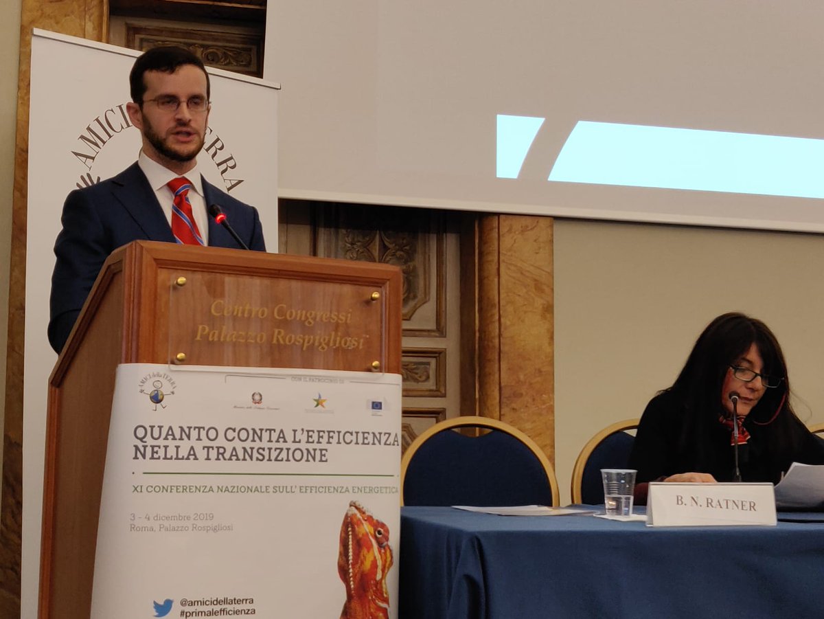 EDF’s @RatnerBen speaking @amicidellaterra
conference today in Rome about the urgent need and opportunity to #CutMethane
from the oil and gas industry. Live tweets in Italian. For more on the issue
see our recent EU methane policy brief: edf.org/eumethane #primalefficienza