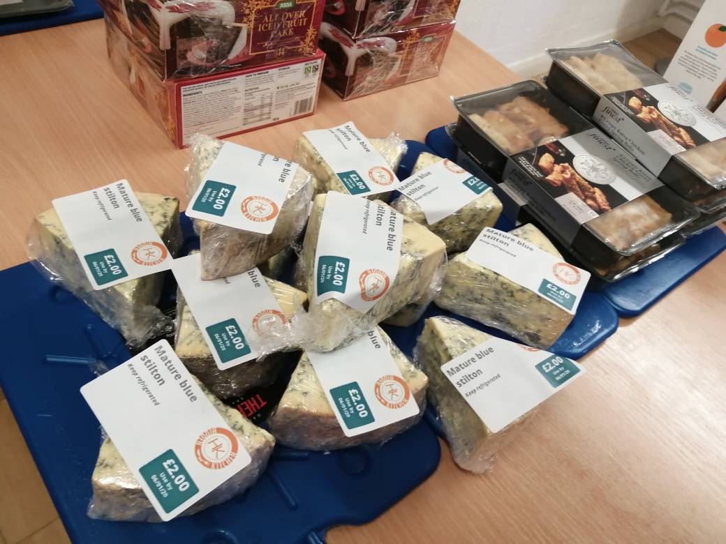 CastlelandVenue's tweet image. Lots of good deals in the #hiddenkitchen shop and plenty of #free items including a huge amount of carrots and parsnips. 2pm. Everyone  welcome but please bring your own carrier bag. REMEMBER THERE WILL BE NO FOOD SHARE THIS FRIDAY at #Castleland, the next one will be Wed 11th.