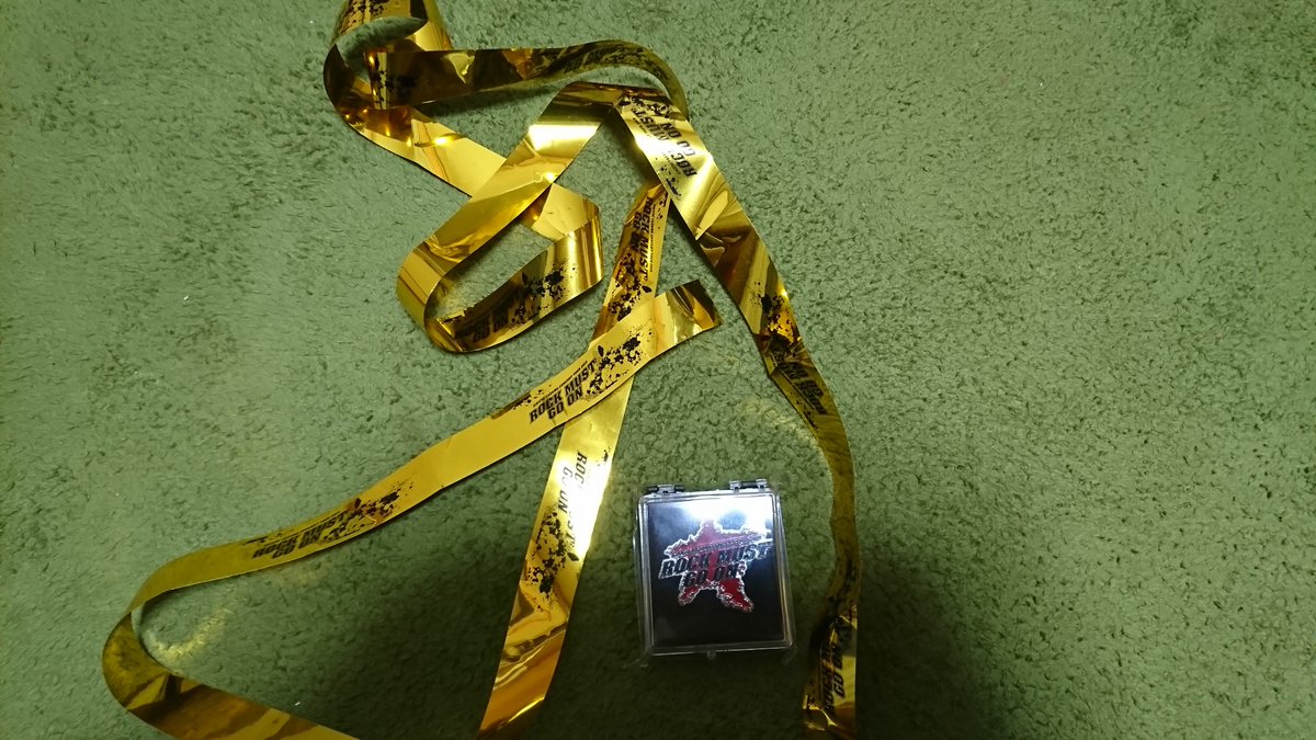 理森 よしもり على تويتر 矢沢永吉さんのライブは最高でした Ss席の13列目で肉眼で永ちゃんの顔が見えました 初めて金テをゲットできました Ss席は手にスタンプを押して入場 S S席はバッチが貰えました