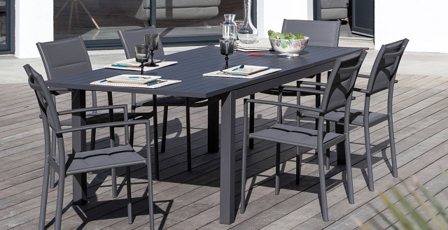 Lignes épurées, accoudoirs et revêtement douillet, le fauteuil Milan va vite devenir l’objet indispensable de votre terrasse, surtout avec notre #BonPlan du moment à -30%. bit.ly/fauteuil-milan