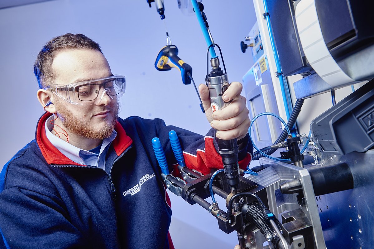 UK's first Faculty on the Factory Floor (<a href="/ame_uk/">AME</a>) wins Queen's Anniversary prize for Education  pesmedia.com/advanced-manuf… #ukmfg #education #skills