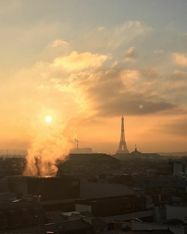 lea_deman's tweet photo. Il est 16h coucher de soleil !!
#paris #hiver #tourEffel #coucherde soleil https://t.co/0ruikOCJwP https://t.co/YTqni6enh3