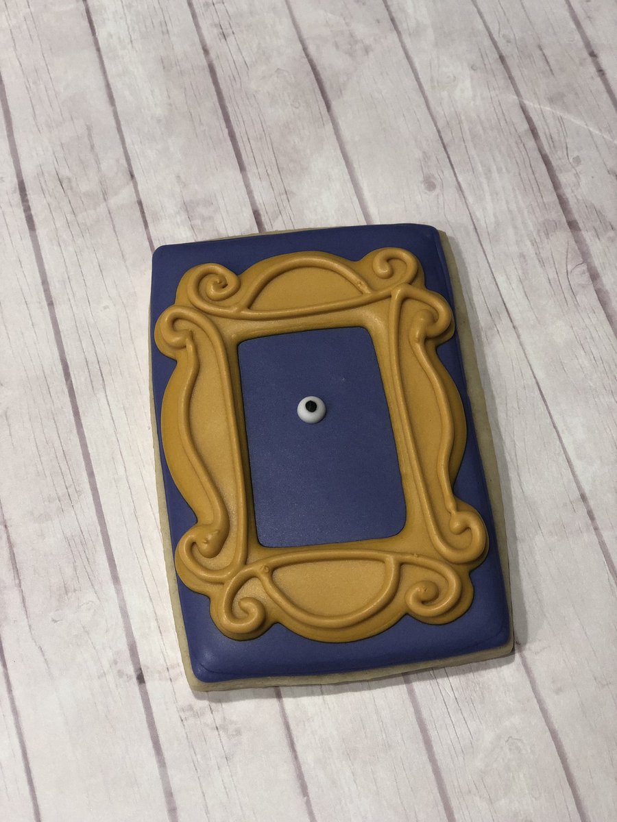 cookiesbycris's tweet photo. So excited to post this Friends cookie set on #NationalCookieDay
#cookiesbycris #customcookies
#personalizedcookies #CLEfood
#sugarcookies #royalicingart #decoratedcookies #friends
#Friendscookies
#pivot #weeereonabreak #howyoudoin https://t.co/Q7fvPROHM4