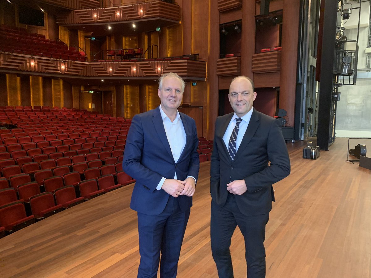 phsnijders's tweet image. Inspirerende kennismaking met Rob Zuidema van Zwolse theaters. Mooi  gesprek over de volgende stappen van Zwolle en de regio. Tussendoor even op podium gestaan ter voorbereiding op @RegioZwolle congres 12 december aanstaande!