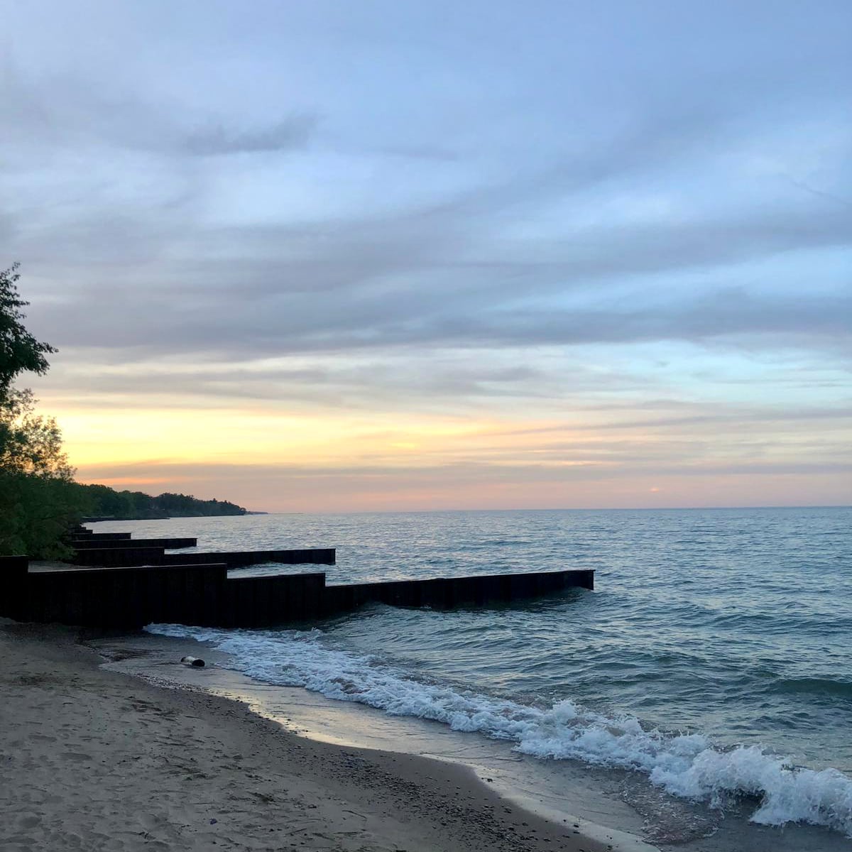 Truth: Waves wipe away worries.

#ivysurprise #LexingtonVacation #LakeHuron #midwestlife #greatlakesproud #vacationinMichigan #porthuronmichigan #greatlakesloving #lakehuron #waves #bluewater #huronlife #huronshoreline #visitorguide #travelguide