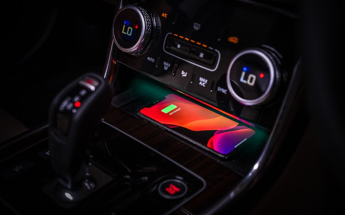 MotorVikatan's tweet photo. Touch Pro system With Connected Navigation Pro, Wireless Device Charger, Jaguar Audio System, Interactive Driver Display Shows 3D Maps - Vehicle Settings, Contacts, Media Options... New XE Has it All! #ExcitingByDesign #Jaguar #XE @jaguarindia #motorvikatan https://t.co/56jCfoG1ke