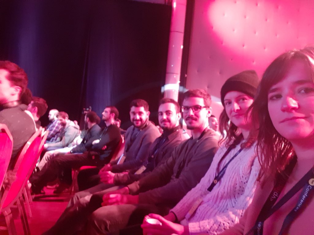 Worköteam ready to #dotCSS 🙌 Nos han puesto luces corporativas de <a href="/workoholics_/">WORKOHOLICS®</a> y nos sentimos como en casa. <a href="/dotCSS/">dotCSS</a>