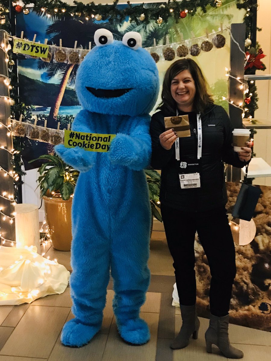 Sarah88E's tweet photo. Can’t go wrong with this! #NationalCookieDay with @MeCookieMonster #DTSW #IITSEC19 https://t.co/hxs88Qhy0w