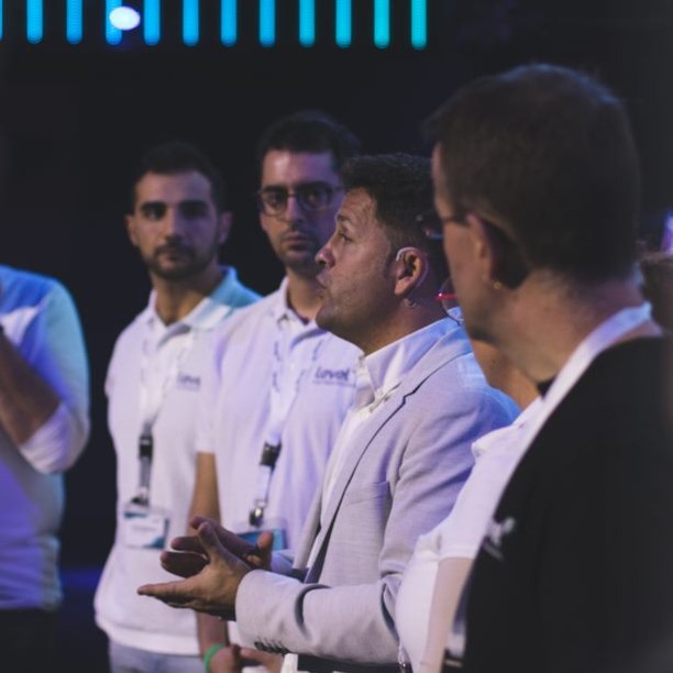 LevelUPNegocios's tweet photo. “Cuida de tu de tu equipo que ellos cuidarán a tus clientes” – Richard Brandson
¿Qué te parece esta cita? 🤔💭👇🏻
#LevelUPNegocios #negocios #formación #coaching #superación #experiencia #empresa #empresario #negocio #evento #cambios https://t.co/YI6y4IBYr8