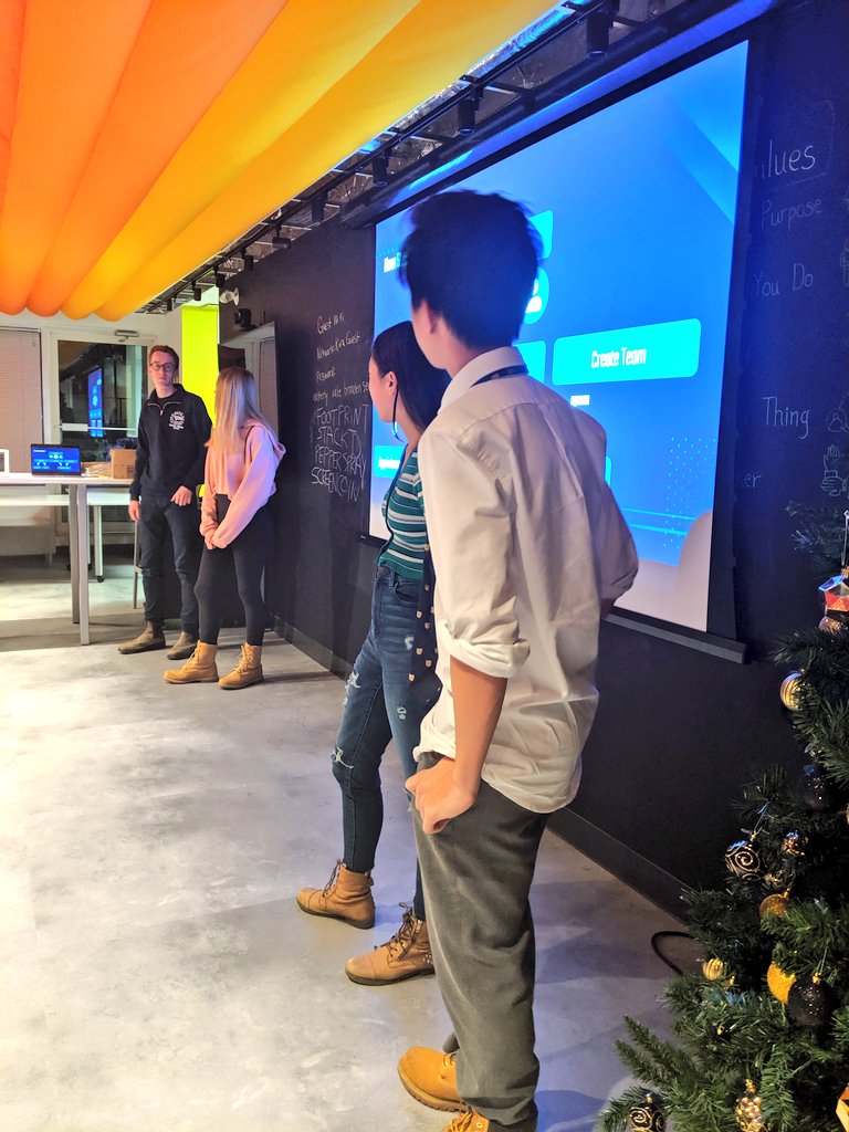 itsfarwa's tweet image. Huge thanks to the @KiraSystems team for hosting young entrepreneurs from @JACentralON @ja_canada for #startup pitch night! 

And judges from @snaptravel
@secondclosetca @explorux @ursaeducation &amp;amp; @DeloitteCanada for their feedback. Incredible talent in this room!