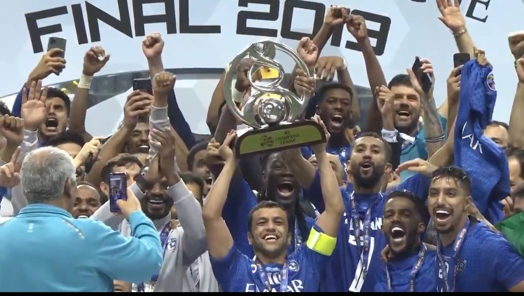 abo__f__55's tweet photo. #شخبار_الضغط5

لاعبو الهلال 

تصدرو الدوري 💪
وراحو طشقند واعطو منتخبنا الصدارة 💪
وبعدين طاروا اليابان وأخذوا كأس آسيا 💪
وبعدها رجعو الرياض واحتفلوا بالعالميه 💪
بعدين طارو قطر ومنتخبنا مهزوم والأخير وطلعوه صدارة 💪

ماشاء الله تبارك الله عز يامال العز 😅💙 https://t.co/L1qcR3MaO2