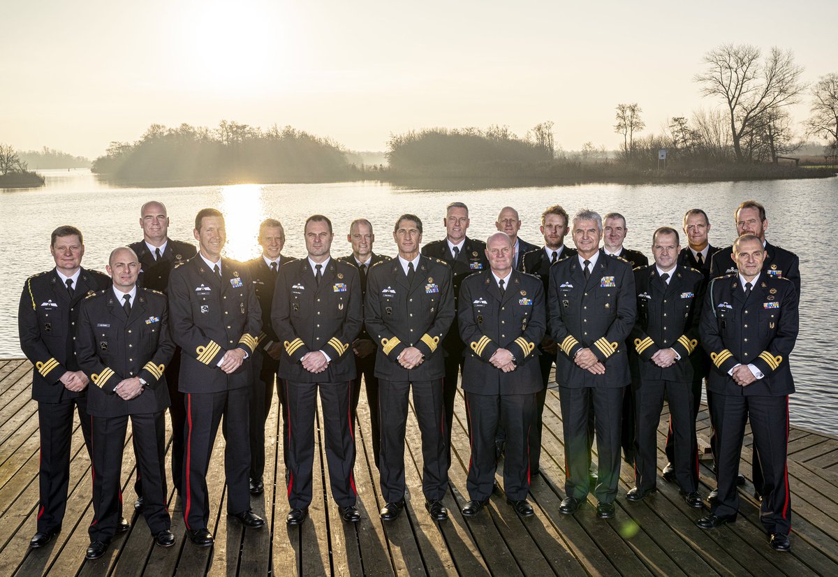 commandant_OEM's tweet photo. Met senior leadership korps mariniers. Samen nadenken over de missie en visie van het Korps om de uitdagingen voor de komende vijf jaar aan te gaan. United, aligned en committed. What else 😀 https://t.co/YPvGJlSk9L