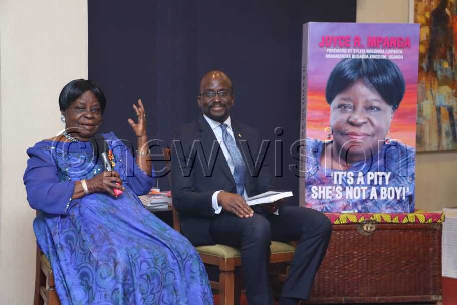 newvisionwire's tweet photo. Nnabagereka Sylvia Nagginda: @JoyceRMpanga's book gives a tale of a girl who grew up in a typical Kiganda family where respect and fear of God was a must. #ItsAPitySheIsNotABoy

📷: @kabuye60 https://t.co/qJI125YqAi