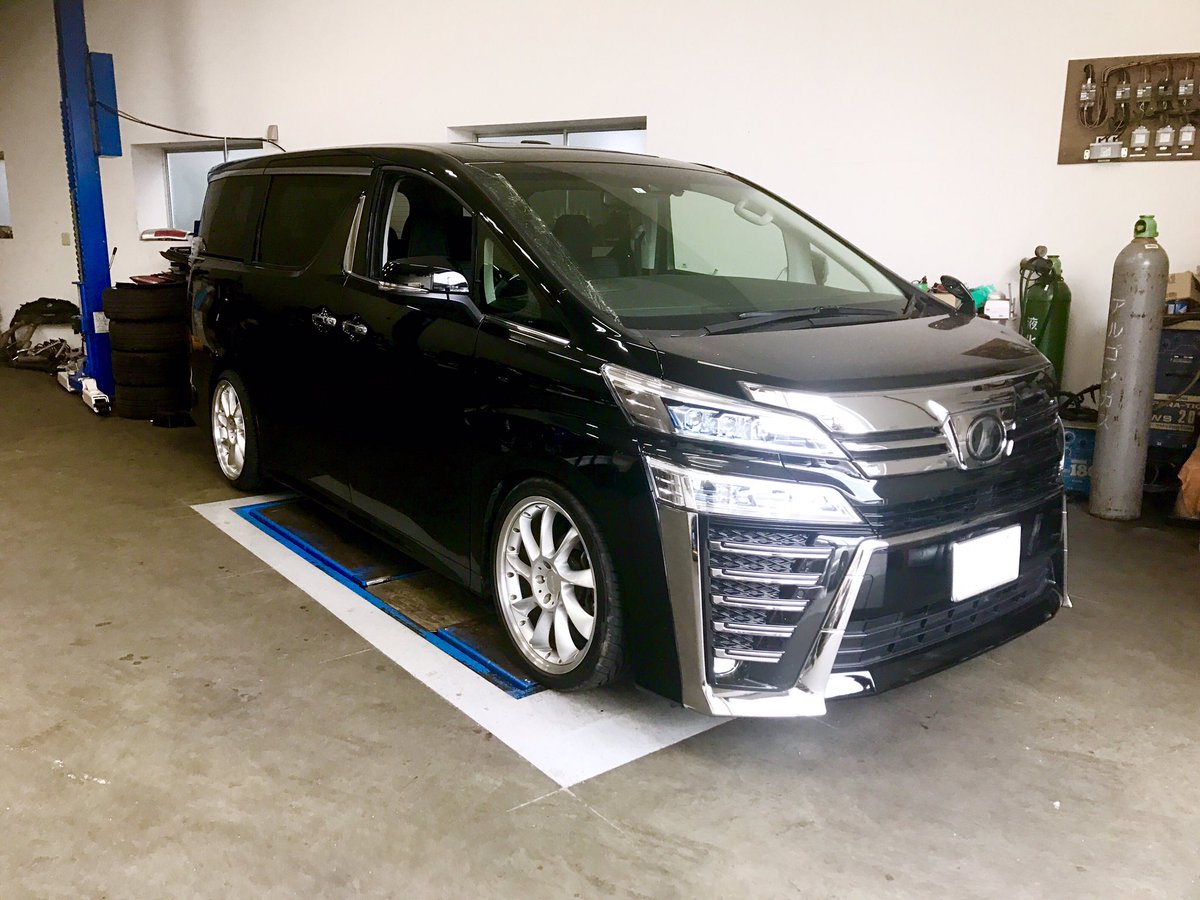 安藤さとし 30ヴェルファイア インチのロリンザーlm6を変換スペーサーで装着 最近 アルヴェルがかなり増えました 30ヴェルファイア アルヴェル 人気車 エスティークラフト 車屋さん