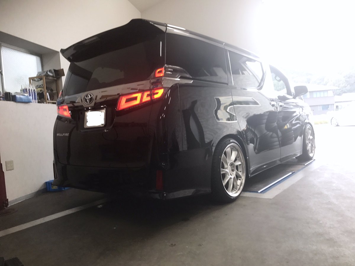 30ヴェルファイア✨ 20インチのロリンザーLM6を変換スペーサーで装着