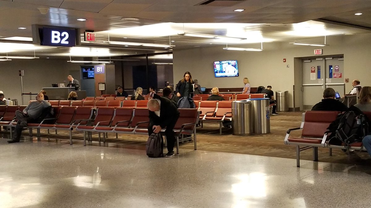 scubaluga's tweet photo. A mid-week quick trip out of town. Also a different gate than normal. #overnight #freelance #IKeepScore https://t.co/uSQMFAeOS5