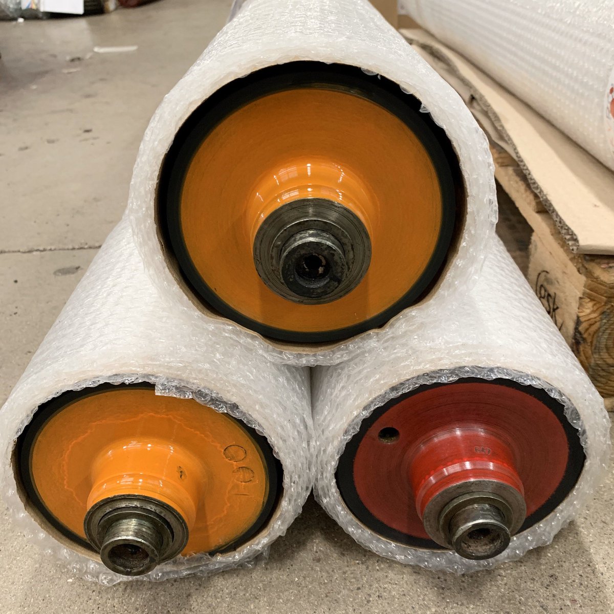KV_Rol's tweet photo. Some festive coloured printing rollers going through this afternoon - https://t.co/OHdUTqaIkj #kvrollers @KV_Rol #rollers #ukmanufacturing #ukprint #printingrollers #colourcodedrollers #smoothrunningprintingpress https://t.co/rsW7RmPxlv