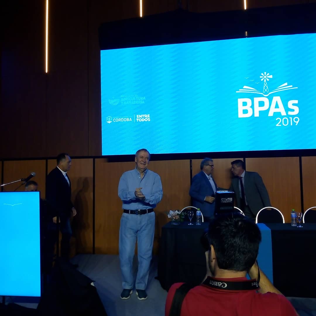 JoseAEscamilla's tweet photo. Acompañando a nuestro Gobernador @JSchiaretti y al Ministro @SergioBussoOK en el acto Cierre 2019 Programa Buenas Prácticas Agropecuarias. #BPAs2019 #ODS #Sostenibilidad https://t.co/5lg3F4tgqM