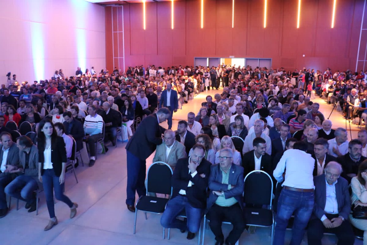 MinAgriCba's tweet photo. Por su parte, Martin Labaque,  productor agropecuario, definió al peograma de #BPAs como "Un programa inclusivo y con muchos beneficios. Estamos comprometidos y sabemos cómo hacer las cosas"

#BPAs2019  #ODS #Sostenibilidad #ProductoresQueHacenBien https://t.co/g3Yw42iD5F
