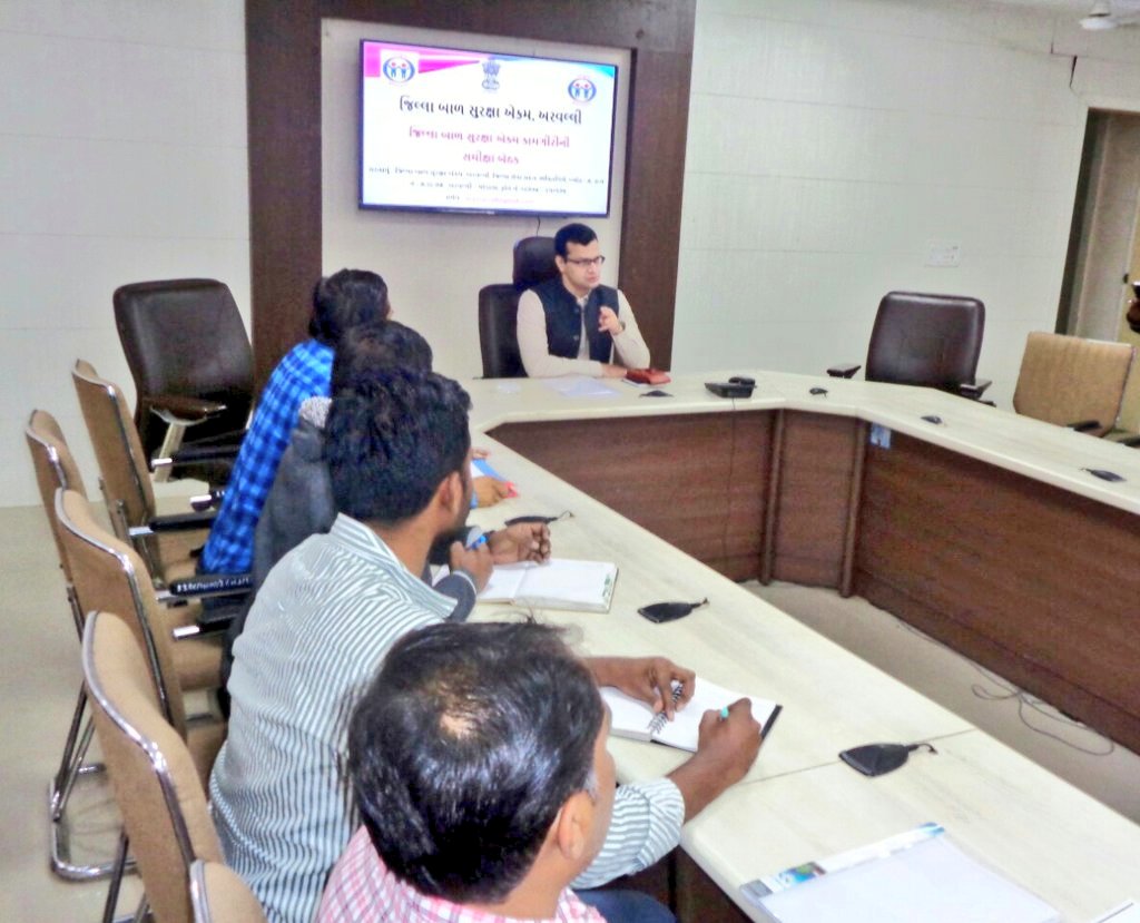 જિલ્લા બાળ સુરક્ષા એકમની સમીક્ષા બેઠકમાં યોજનાકિય,પુનઃસ્થાપન, બાળલગ્ન,ઘર તપાસ તેમજ બાળકોની જરૂરીયાત મુજબ અન્ય વિભાગની યોજનાઓ સાથે સંકલન કરી અસરકારક કામગીરી કરવા જણાવ્યુ.
<a href="/pkumarias/">Pankaj Kumar</a> <a href="/CMOGuj/">CMO Gujarat</a> <a href="/WCDGujarat/">Women & Child Development, Govt of Gujarat</a> 
<a href="/dcpuarvalli/">Dcpu Arvalli</a>