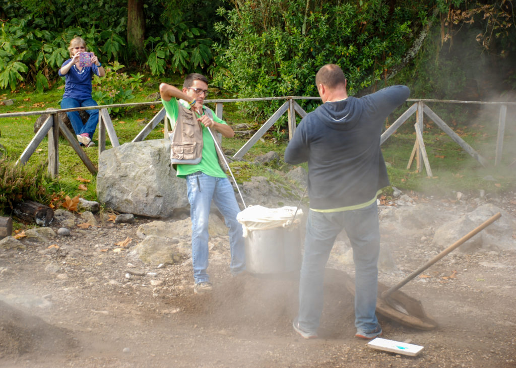 Coffee_Caminos's tweet image. Read all about Cozido das Furnas - the unique dish from the Azores, cooked in geothermal holes in the ground: coffeeandcaminos.com/food/cozido-da… #Portugal #Azores #foodie