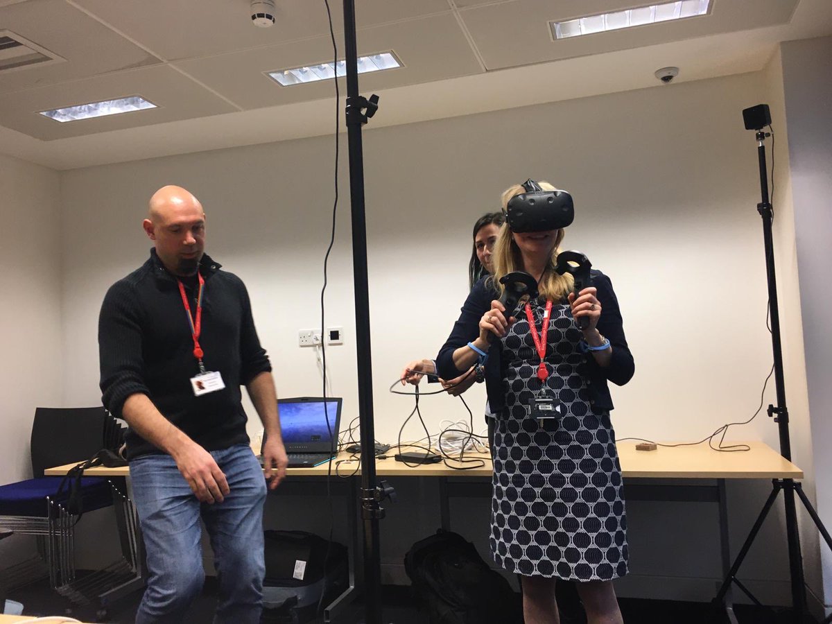 thaliaeley's tweet image. Thanks so much to @phenotypica for coming to tell @edit_lab about their work using art to unlock science. We loved hearing about it and trying your new #VR illustrating zebra fish evolutionary pressures
