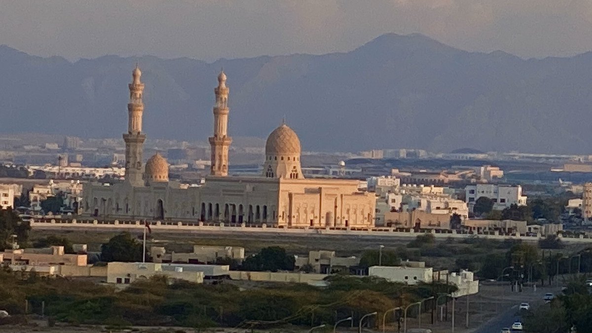sayanamk's tweet photo. #GloriousSunset #December3rd2019

#WinterSun 

#CloudWithGoldenLining 

Thanks to @SICOTortho &amp; #PanArabOrthopaedicAssociation https://t.co/AXuncJCUxR