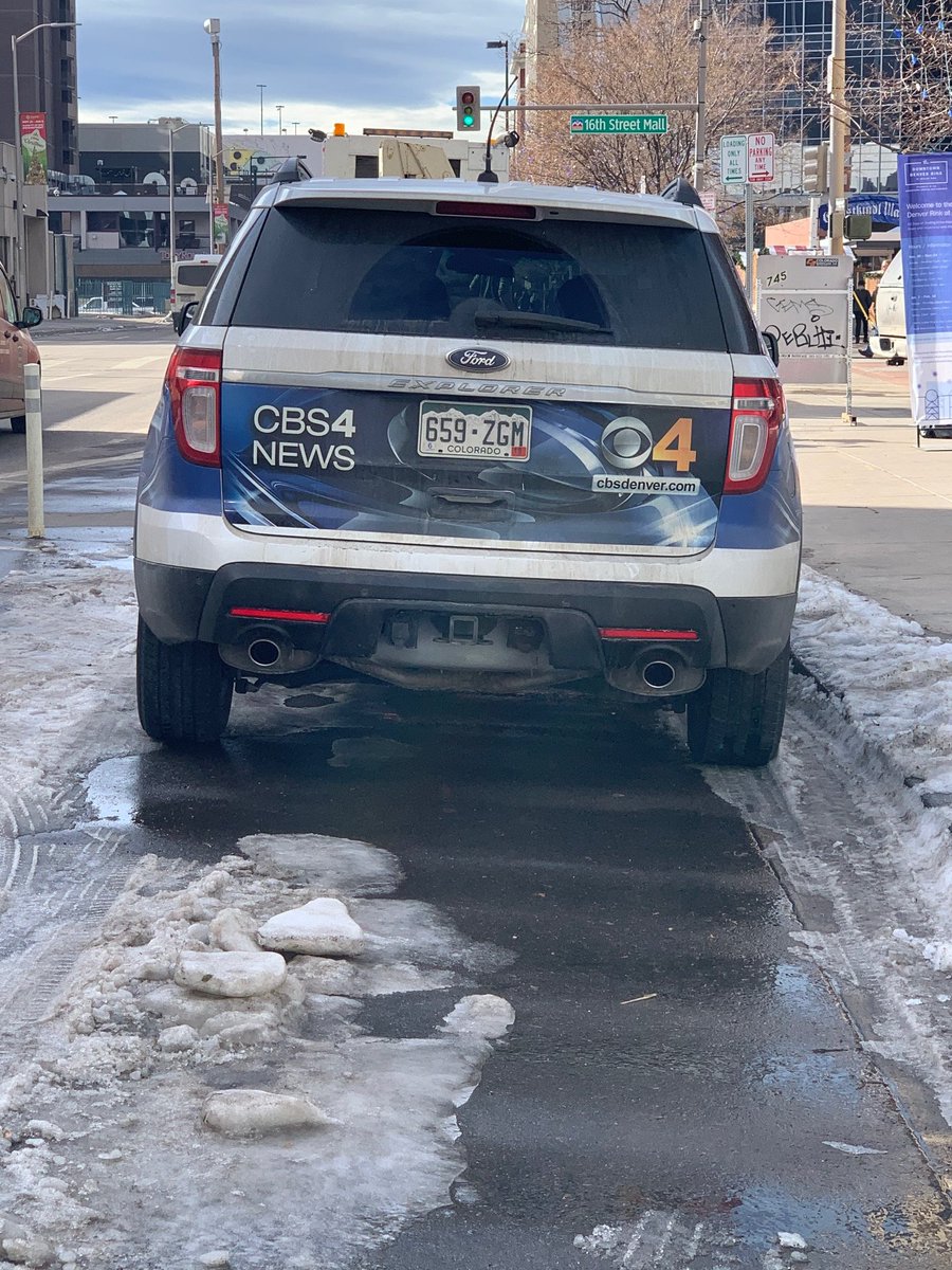 DenverDOTI's tweet photo. Hours after @CBSDenver called us out about plowing the protected bike lanes, we head to Arapahoe and look who's blocking the bike lane!  🤦‍♀️https://t.co/M7a2Lye3uU https://t.co/Jz3RXxdfli