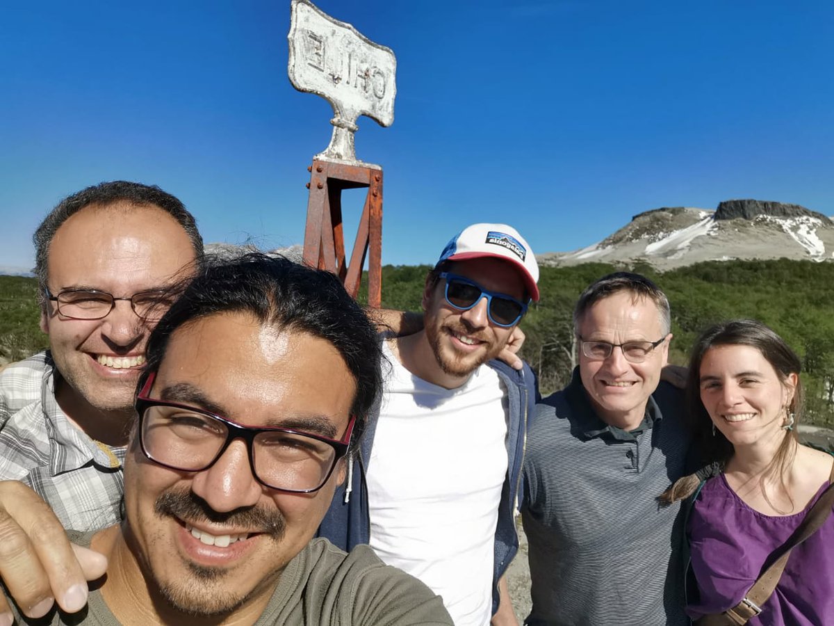 Parte de nuestro equipo está en Bariloche, junto a investigadores de Escocia, Brasil y Argentina (y otros @UACh y @UdeC), trabajando para enfrentar las #especiesinvasoras, compartiendo avances, experiencias, éxitos y fracasos. Nos llevamos mucha información! #Valdiviacl #CEHUM