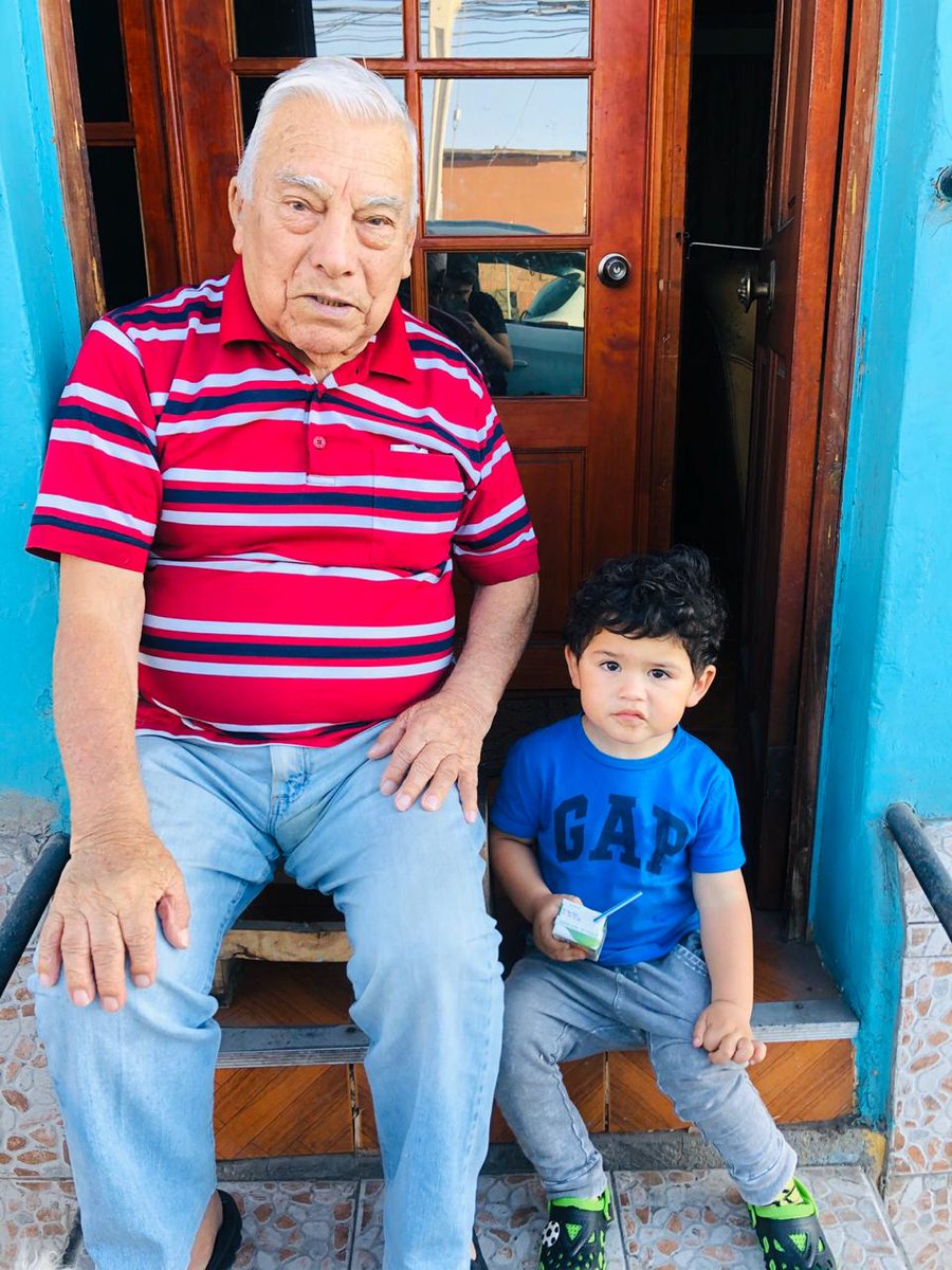 mriverag58's tweet photo. Mi Lucas Ramón con su bisabuelo Papy Mito  Los ❤️❤️❤️ https://t.co/xmnRewZNf6