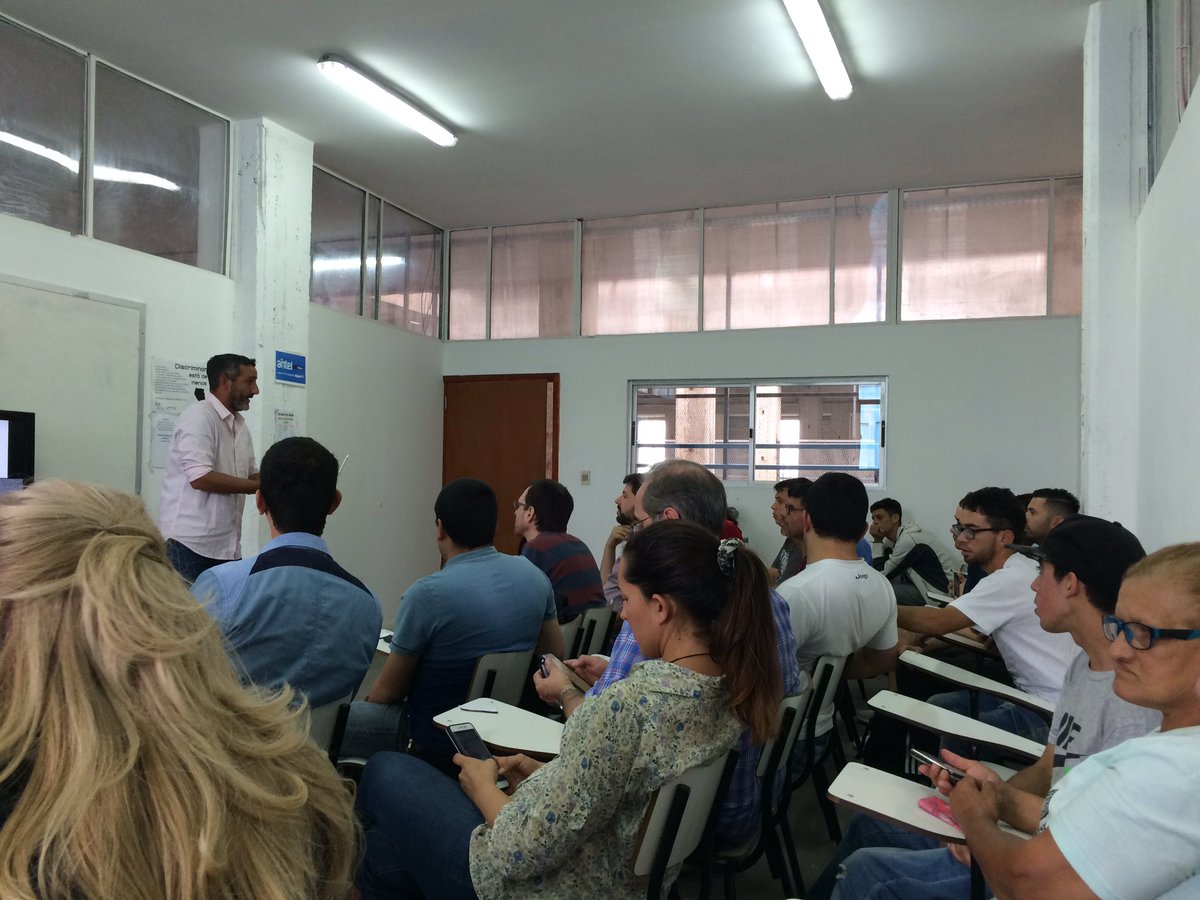 UtuEid's tweet photo. Taller de fibra óptica al alcance de todos ( inclusión digital ) Antel - UTU - PTI Cerro https://t.co/qrxCfoQOGQ
