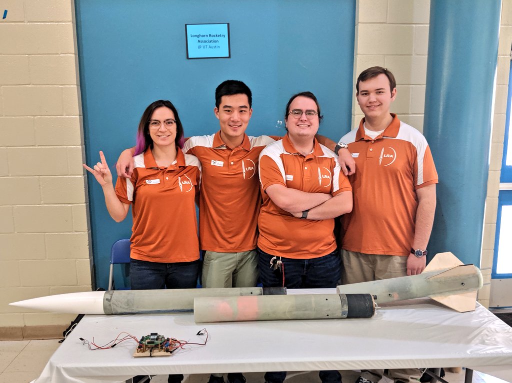 UTexasUSLI's tweet photo. Coming at you live from Bailey Middle School's career fair! #welcomeback #STEMoutreach #NASAUSLI https://t.co/PffEj127AO