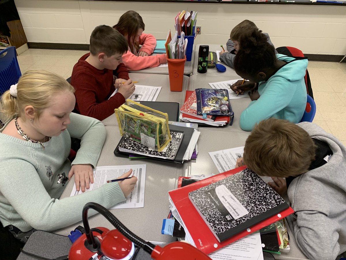 TME_tigers's tweet photo. These 5th graders can annotate with the best!🤓 #readingtolearn #analyzingtext #TMGenius https://t.co/QtNGValbqJ