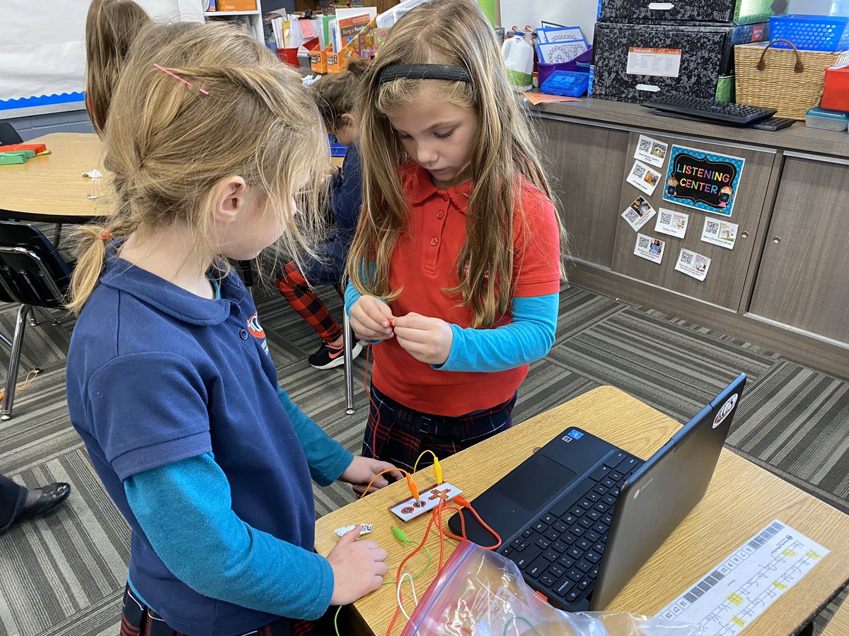 cclstech's tweet photo. Grade 1 making music @makeymakey. Technology is cool. @CCLSNummela @CCLSChargers https://t.co/IvI0RND3jh