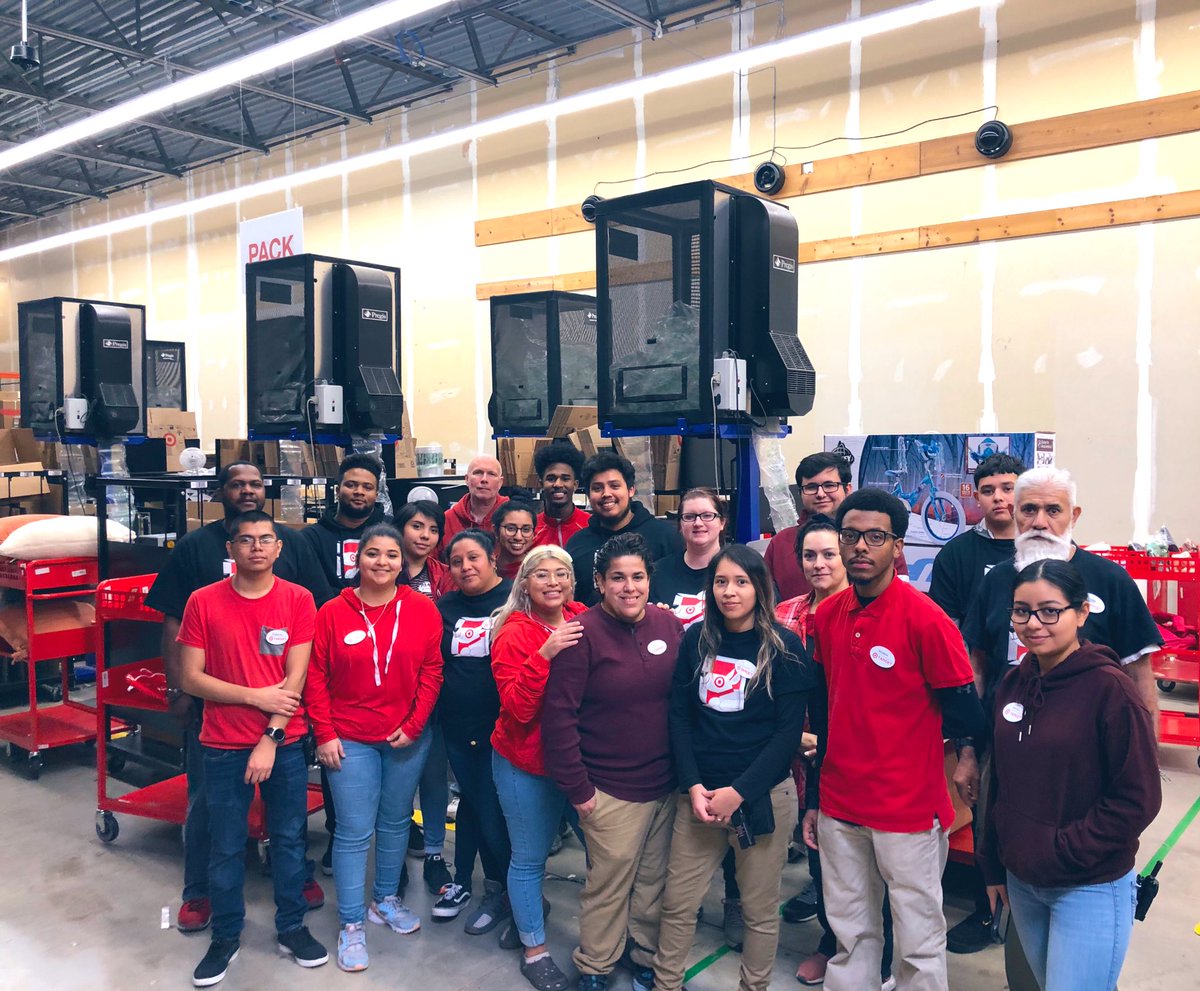 Christy_Dani's tweet photo. Now this is what a DREAM TEAM looks like......#2 in the company for units packed on Cyber Monday! #WWABD #PickPackAllDay #BeBroadview https://t.co/C77SOpX1w1