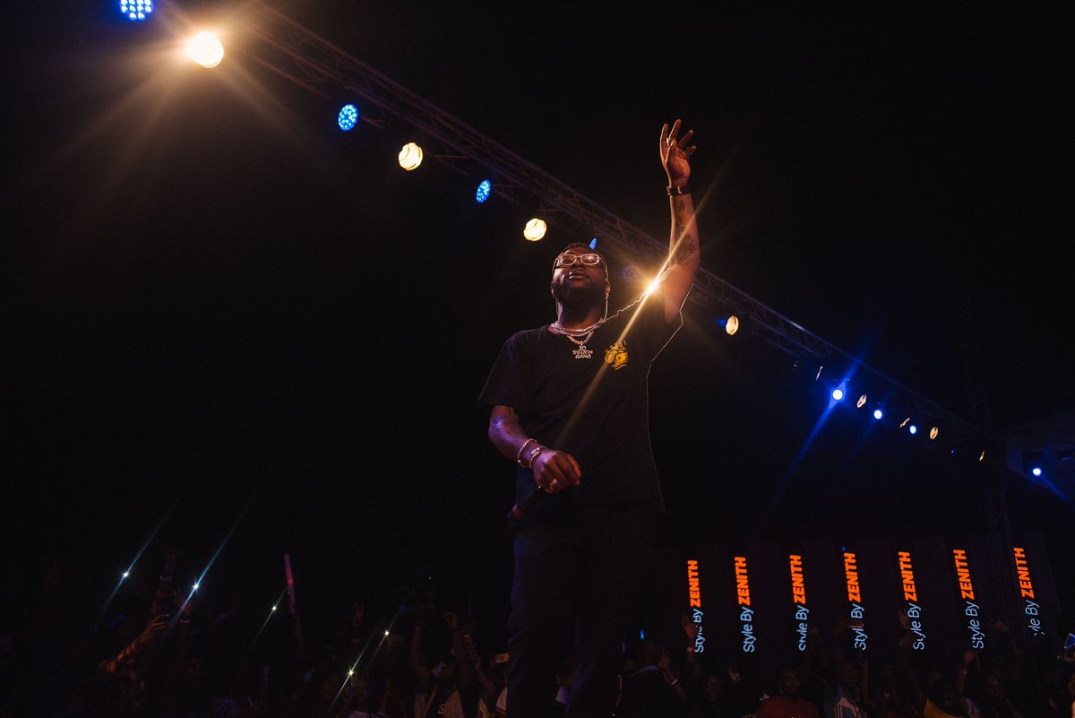 TheFifographer's tweet photo. Candids of @iam_Davido at #StyleByZenith2019
@StylebyZenith https://t.co/doummVQ21E