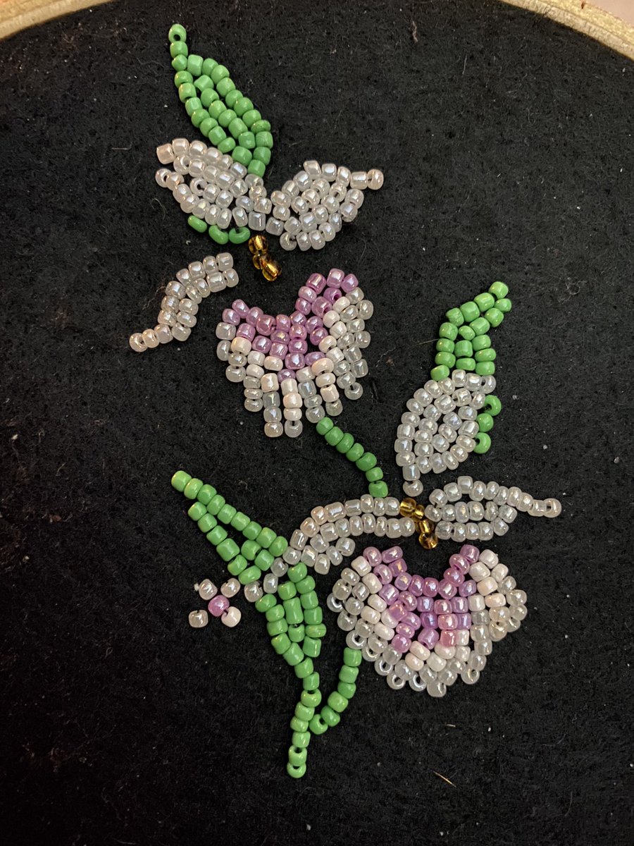 ningiiwebatoo's tweet photo. First section of my first piece. Imperfect but im excited ☺️ #nativebeads #nativebeadwork https://t.co/xVqUlAznEz