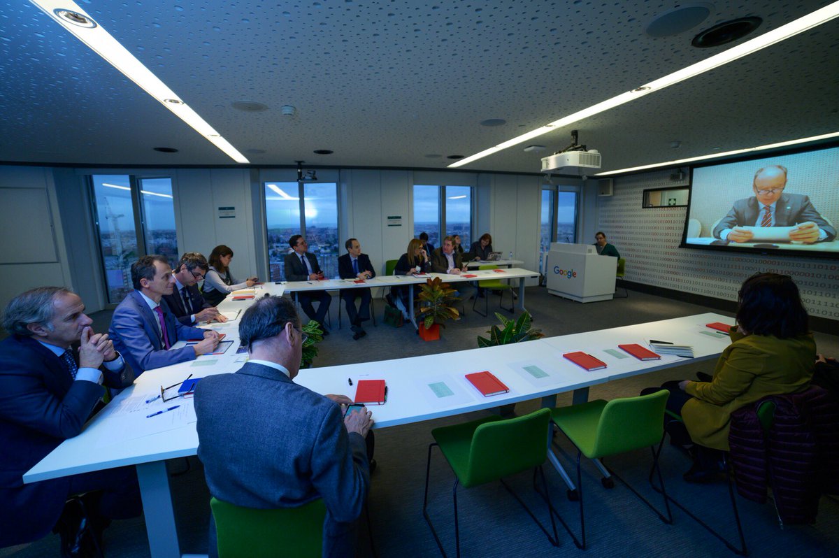 fruizanton's tweet photo. Hoy hemos acogido en la sede de @GoogleES la reunión virtual de los ministros de Ciencia y Tecnología de una veintena de países con motivo del #COP25. La tecnología, en este caso la videoconferencia, al alcance de todos para minimizar nuestra  huella de carbono. @astro_duque https://t.co/aZjo9GOuVr
