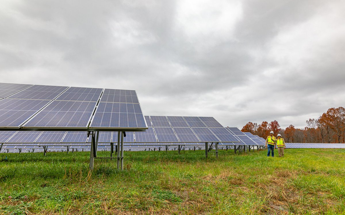 SEIA's tweet image. Mr. Peter Navarro, these are the faces of America&apos;s 242,000 solar workers. #StopSolarTariffs | @WhiteHouse @USTradeRep bit.ly/34QoMJ5